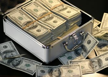 Naira depreciates to N749/$ in the parallel market.