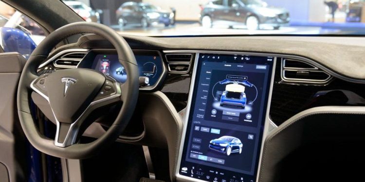 Tesla’s self-driving vehicles pose roadside threats.
