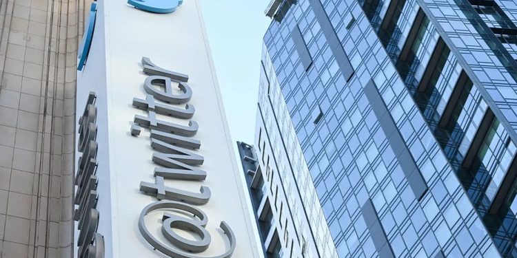 Twitter introduces 4,000 character tweets for paid users.