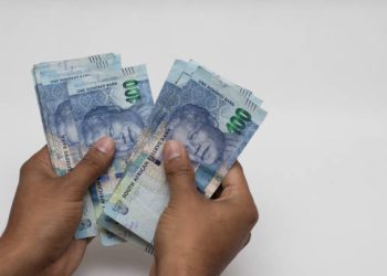 South African Rand Plunges to New Low as Interest Rates Rise