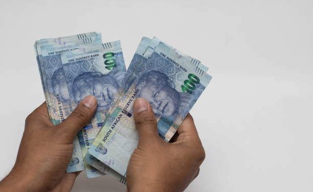 South African Rand Plunges to New Low as Interest Rates Rise
