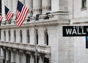 U.S. Default Risks Cause Skyrocketing 1-Month Treasury Bill Yields: An Opportunity for Savvy Investors?”