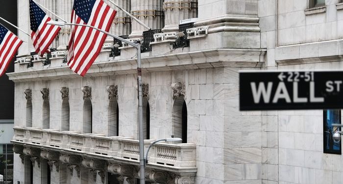 U.S. Default Risks Cause Skyrocketing 1-Month Treasury Bill Yields: An Opportunity for Savvy Investors?”