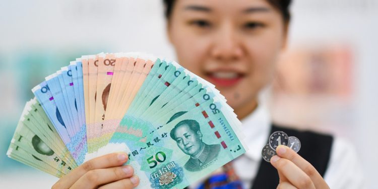 Asian Currencies Retreat as Chinese Data Points to Slower Growth
