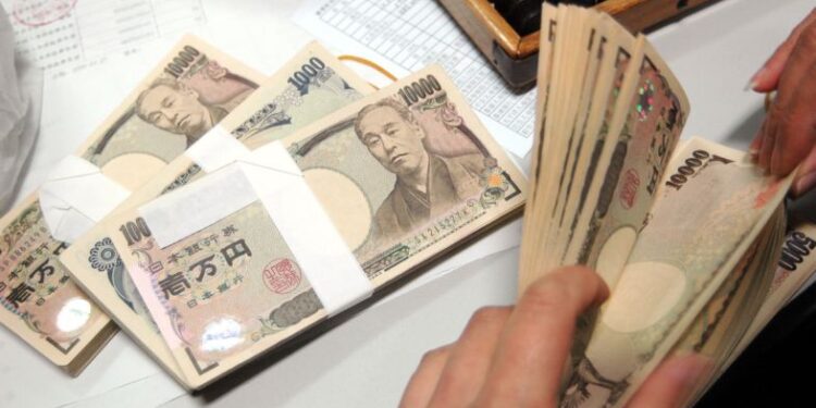 Yen Weakens Beyond 150 Against the Dollar, Raising Concerns of Currency Intervention